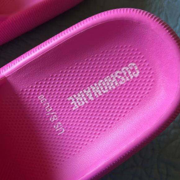 CUSHIONAIRE Women's Feather Cloud Recovery Slide Sandals with +Comfort Size 8 - Picture 4 of 9